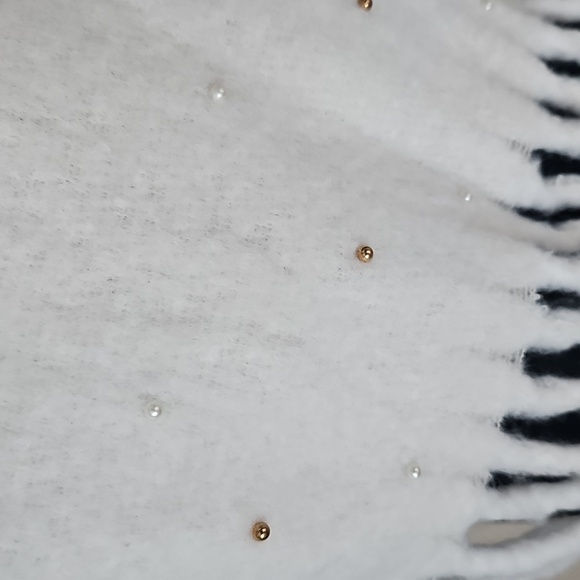 New Nordstrom Rack Faux Pearl Embellished Fring Soft Cream Scarf - Picture 4 of 12